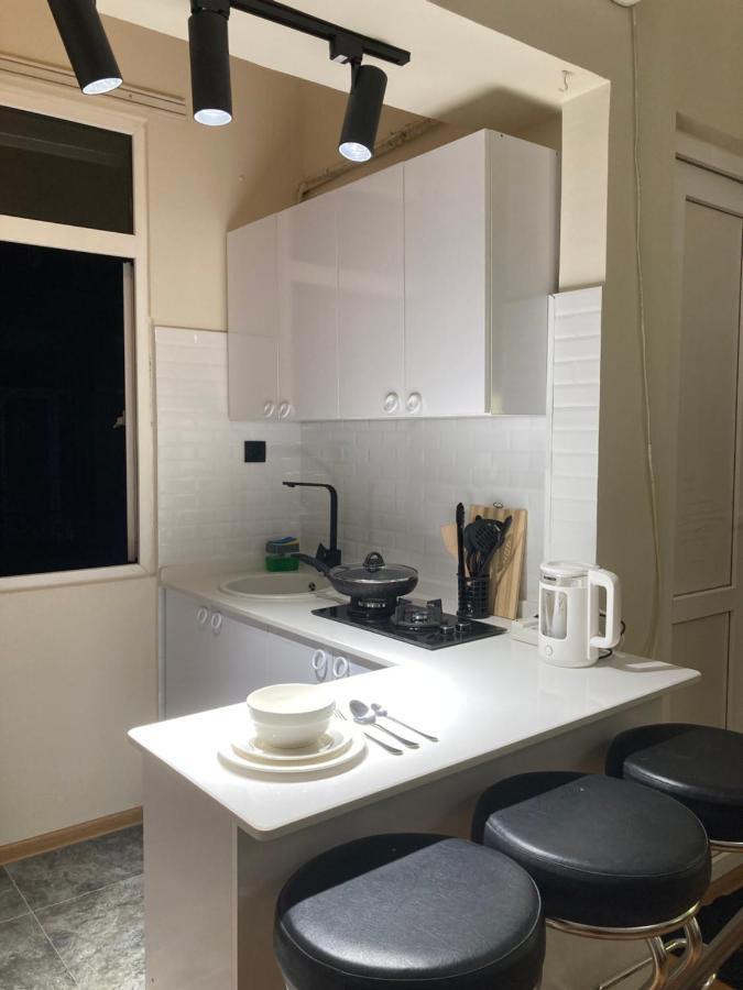 Apartment Kostava 10 Batoemi Buitenkant foto